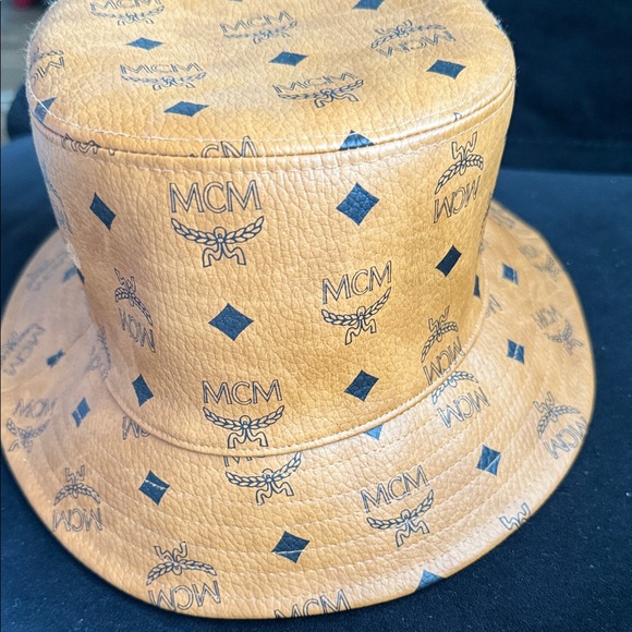 Vintage MCM Cognac Bucket Hat with Black Logo - Picture 4 of 10